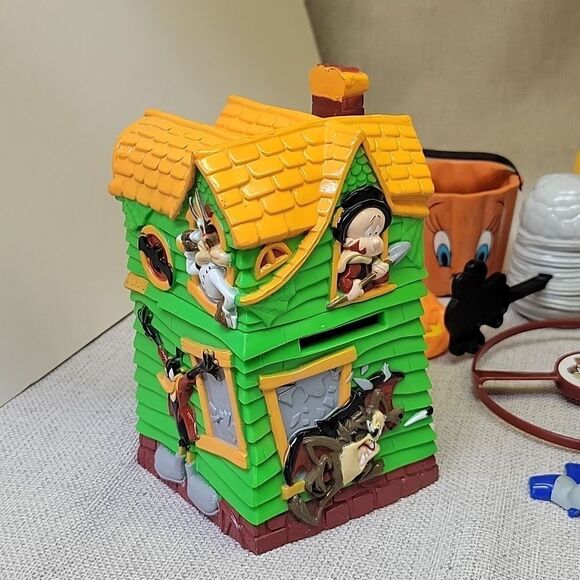 Looney Toon Bundle Of Misc Toys, Vhs, Dvd - Picture 7 of 11